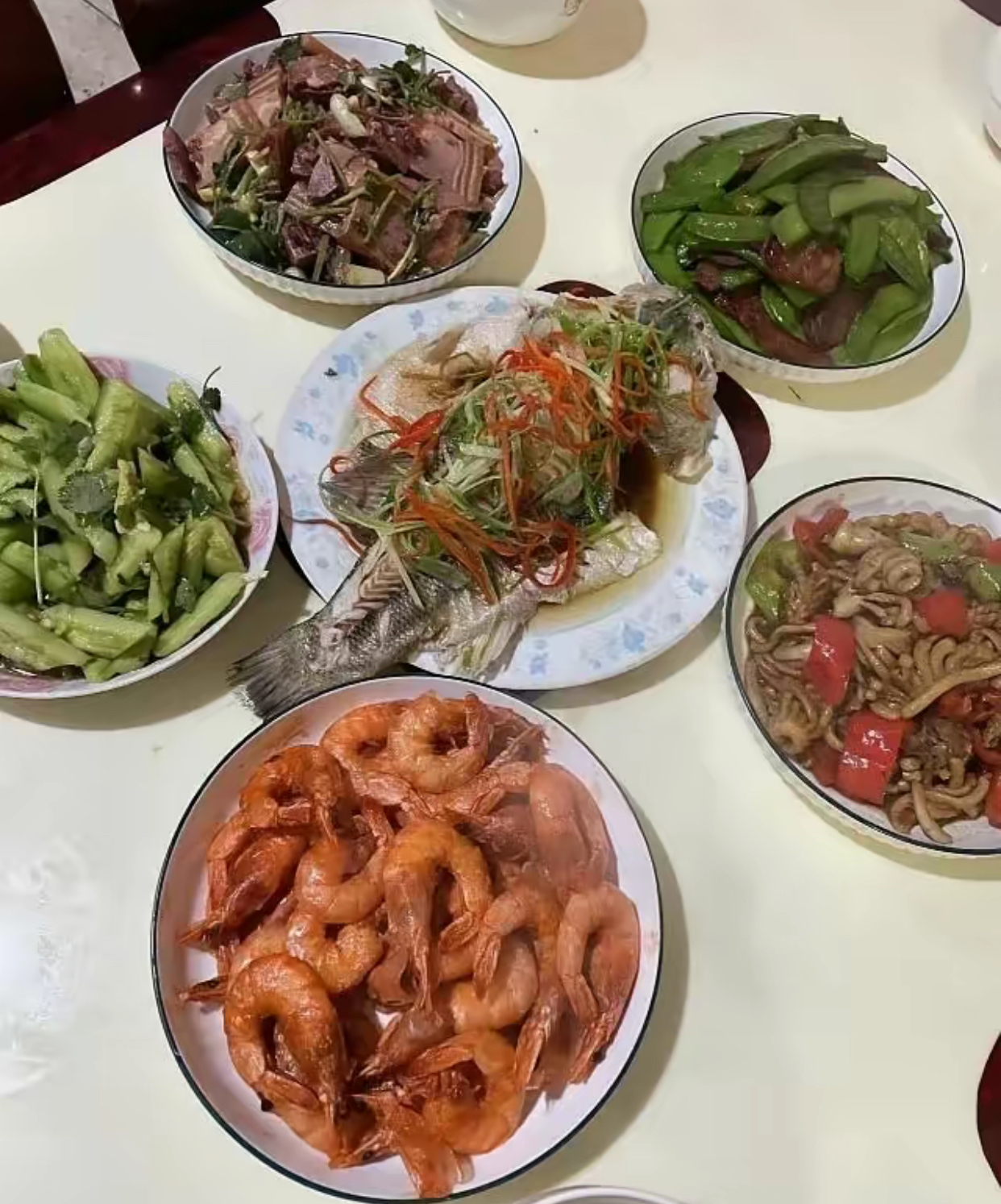 我认识一个朋友,家里做菜从来不放任何调味料,什么鸡精,酱油,蚝油,她