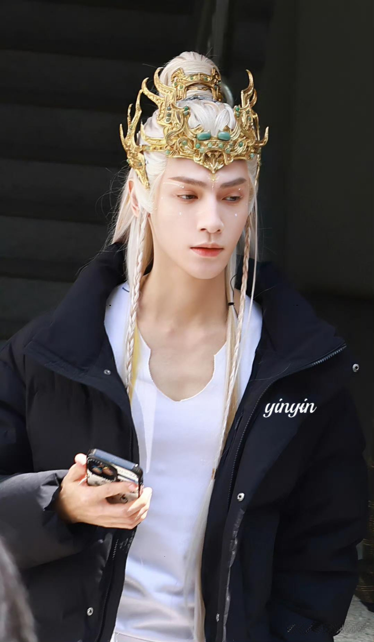 罗云熙头饰好尊贵啊