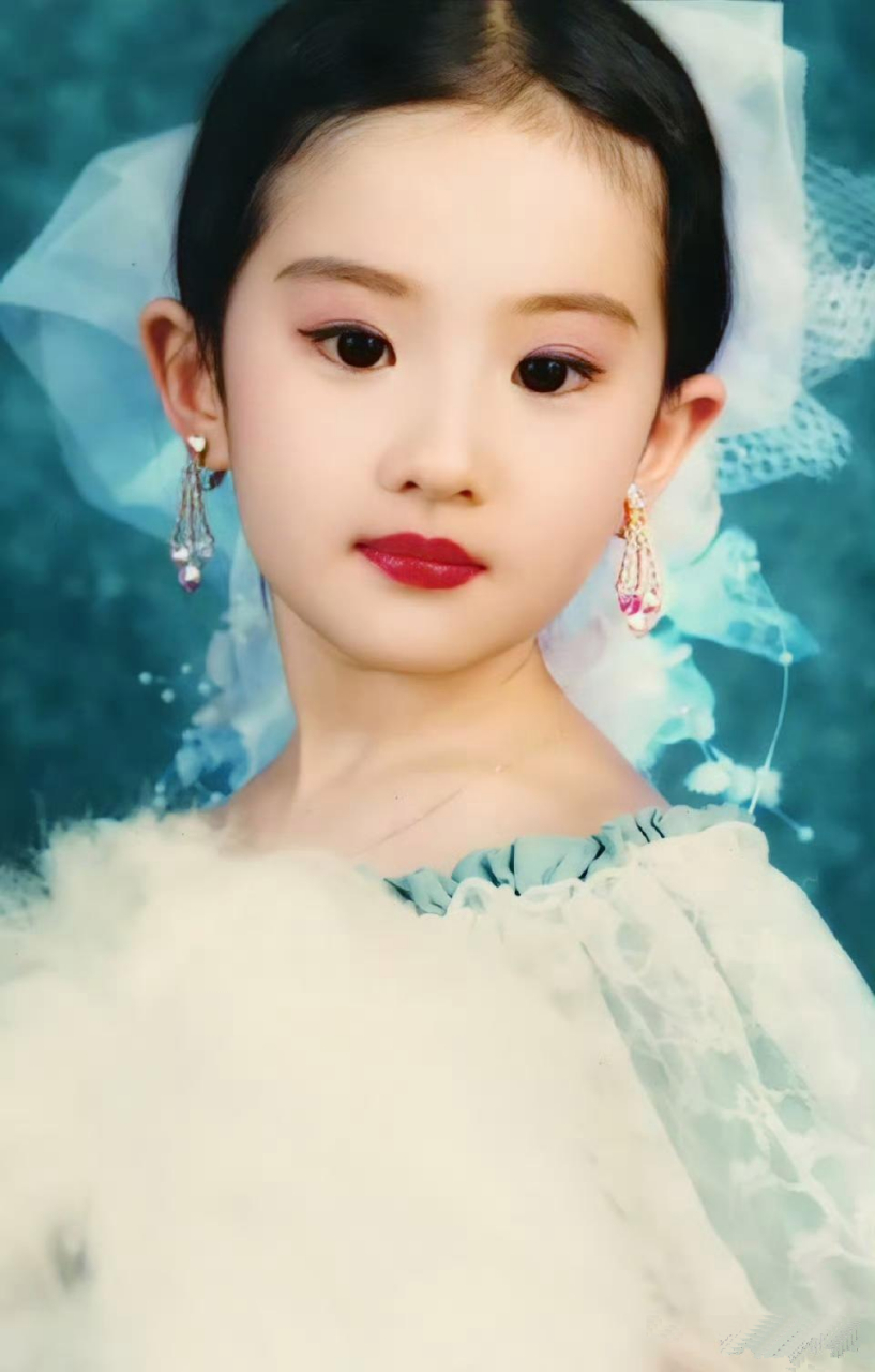 刘亦菲的三眼皮竟然是天生的!