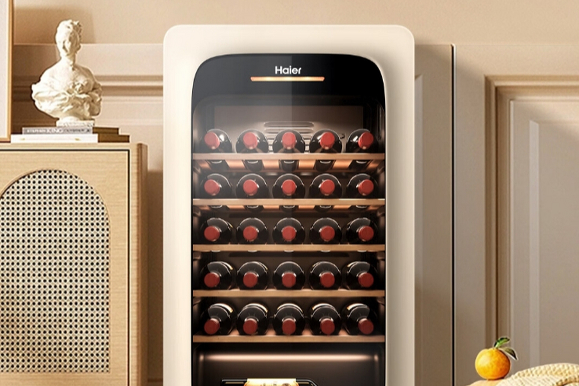 从247瓶大型酒柜到33瓶精巧款式,海尔红酒柜让每瓶酒都得到最佳呵护.