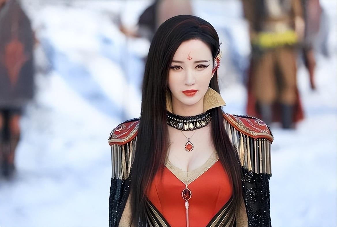 张萌庆祝结婚10周年,罕晒与富豪老公合影,住豪华酒店