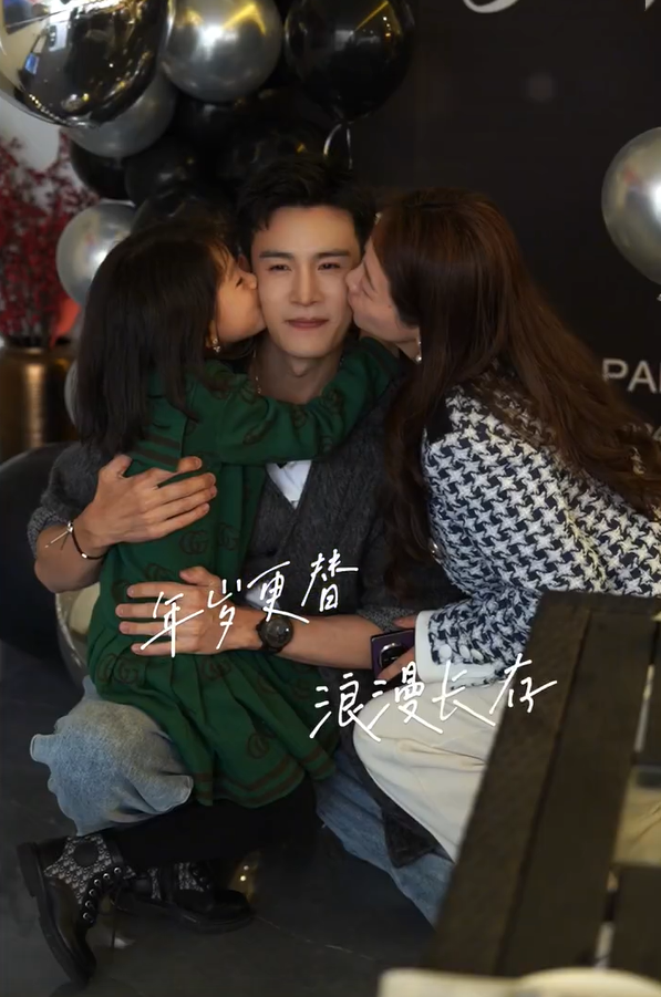 经超夫妇吃路边摊,小李琳被拍得眼神木讷憔悴不堪,与