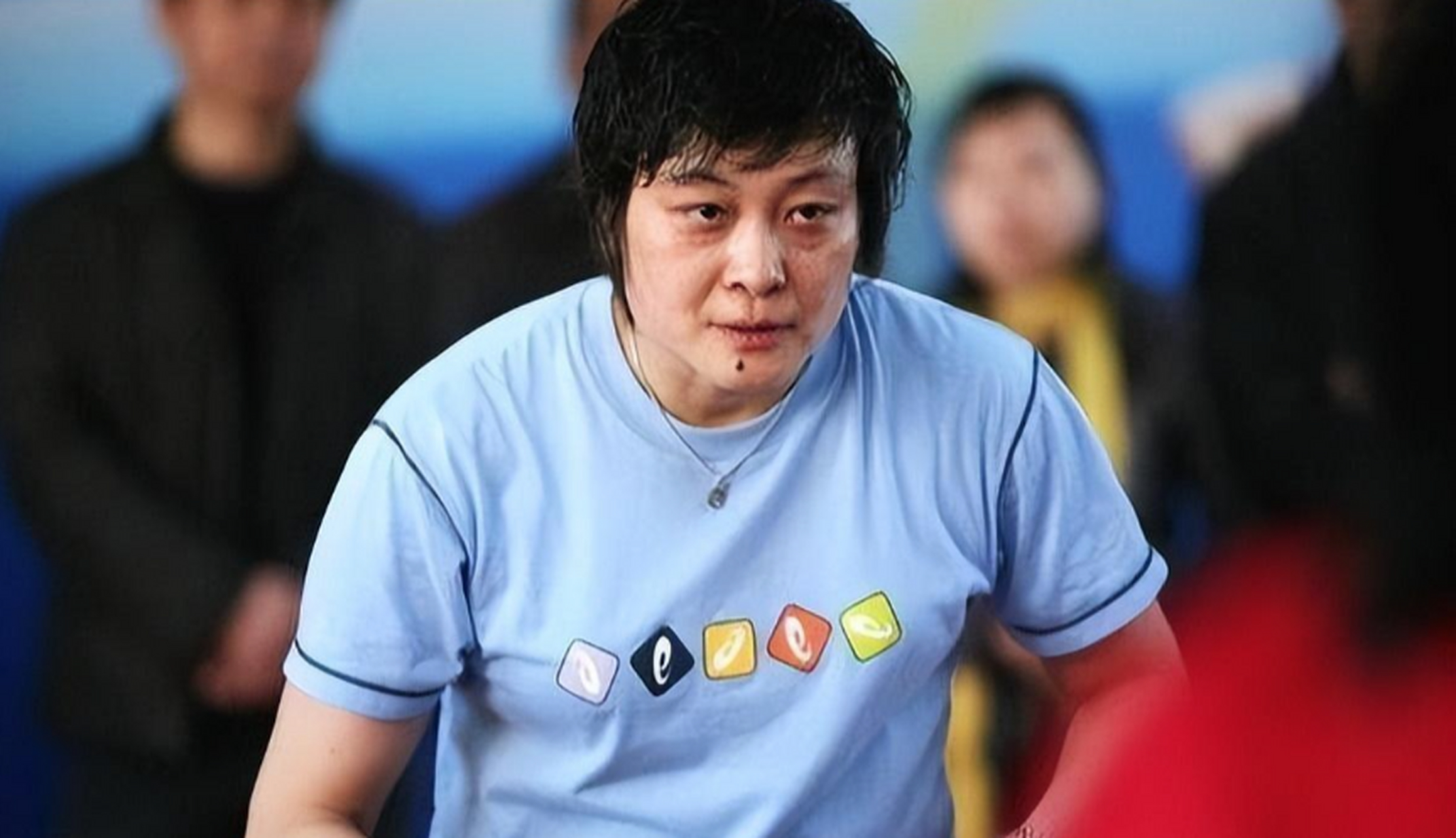 小山智丽(原名何智丽)是乒乓球名将,因在国内受挫远嫁日本并改名.