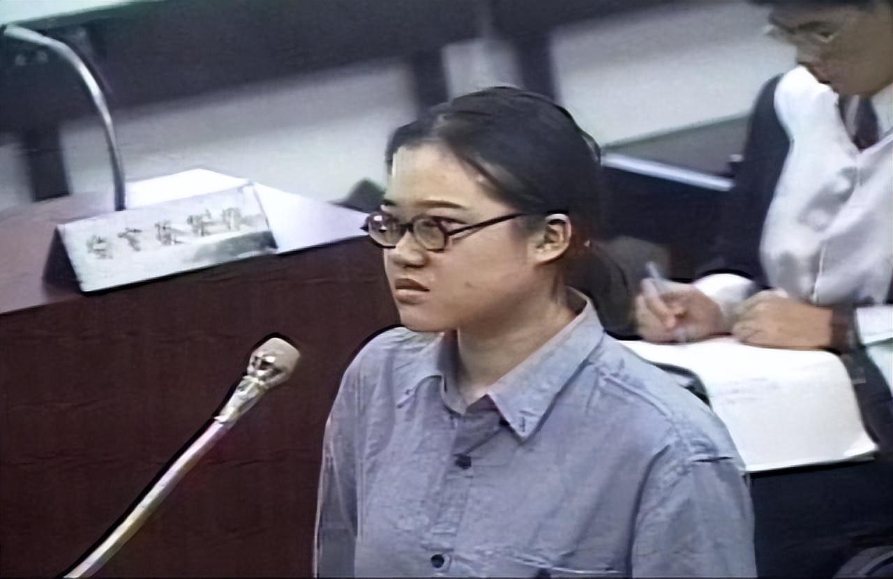 1998年台湾清华大学女学霸,为争学长杀害闺蜜,自配"王水"溶尸