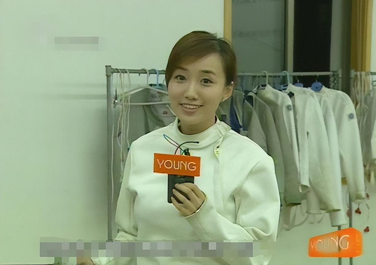 回顾阚晓君和佘雅静:东方卫视高颜值主持夫妻,结婚9年