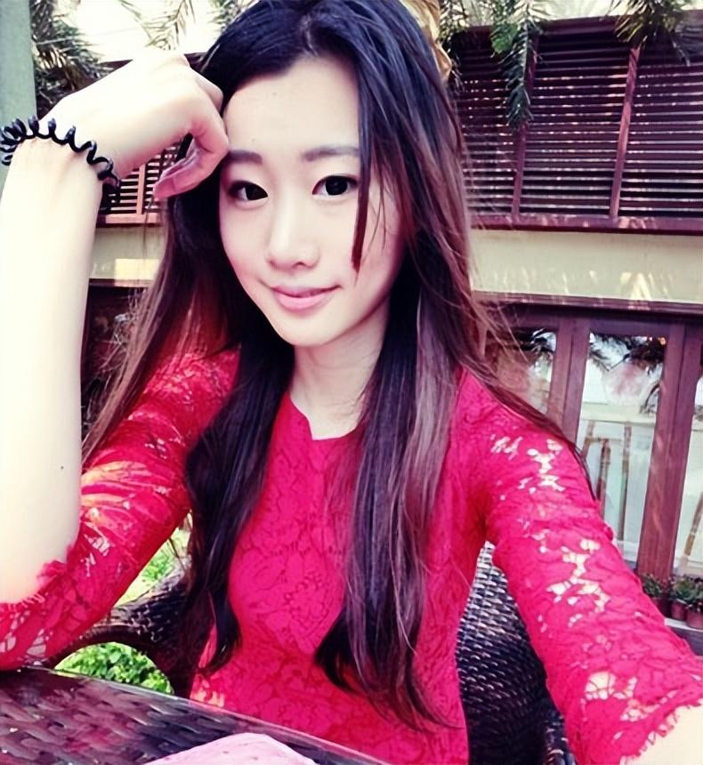 回顾巩汉林儿媳黄一惠:先被催婚后被催生两胎,如今幸福美满
