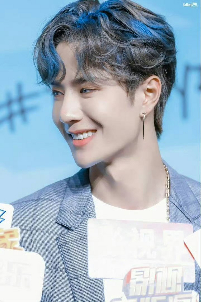 王一博的括弧笑[挤眼]你喜欢单括弧还是双括弧[鲜花][嘻嘻] 点个赞