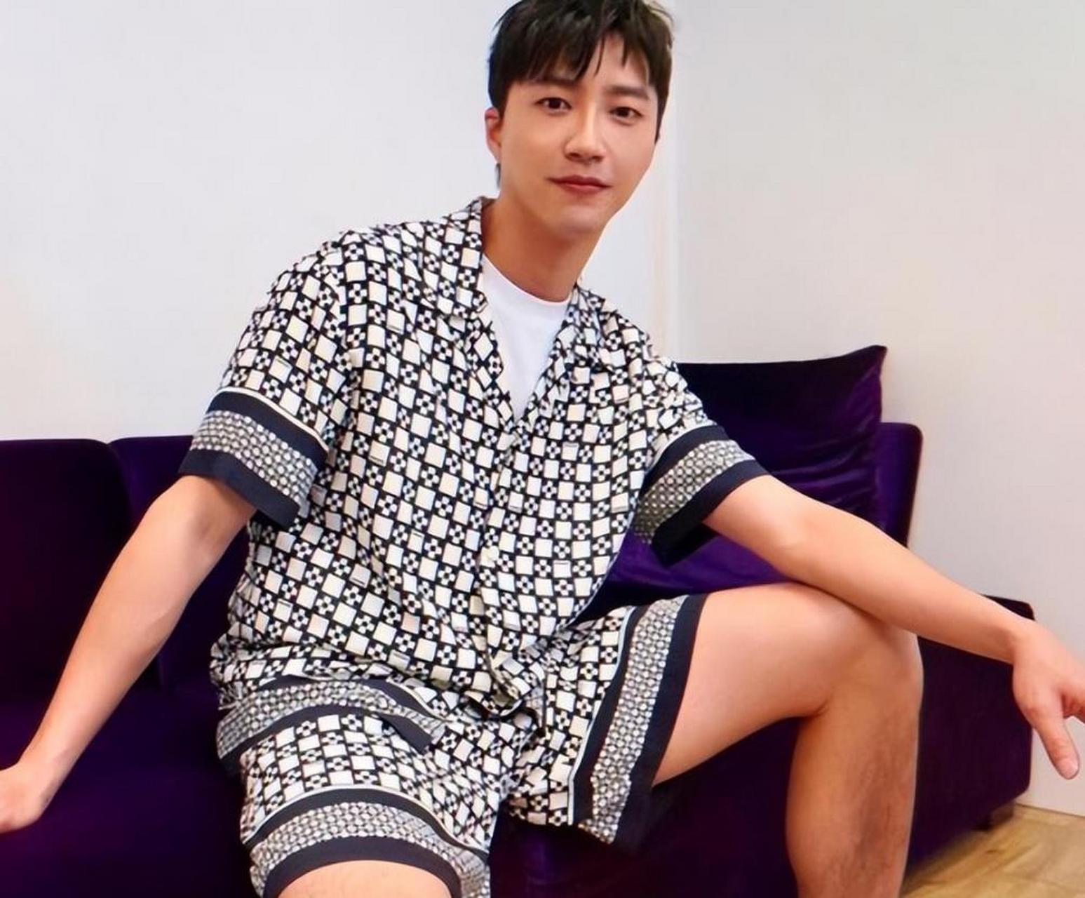 夺回儿子之后江宏杰春光满面,和前妻福原爱之间可谓是对比鲜明.