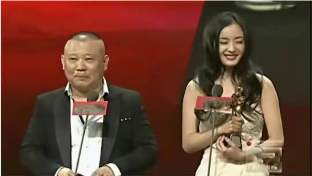 郭德纲和杨幂虽然出身背景不同,但因志趣相投成为挚友