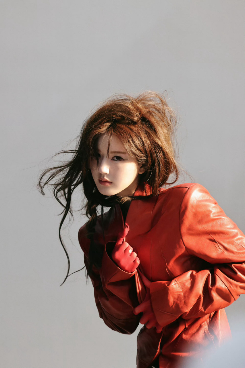 t magazine 中文版五月刊封面大片,带来全新风格的赵露思#赵露思