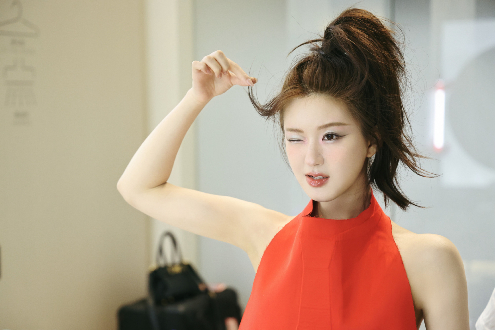 t magazine 中文版五月刊封面大片,带来全新风格的赵露思#赵露思