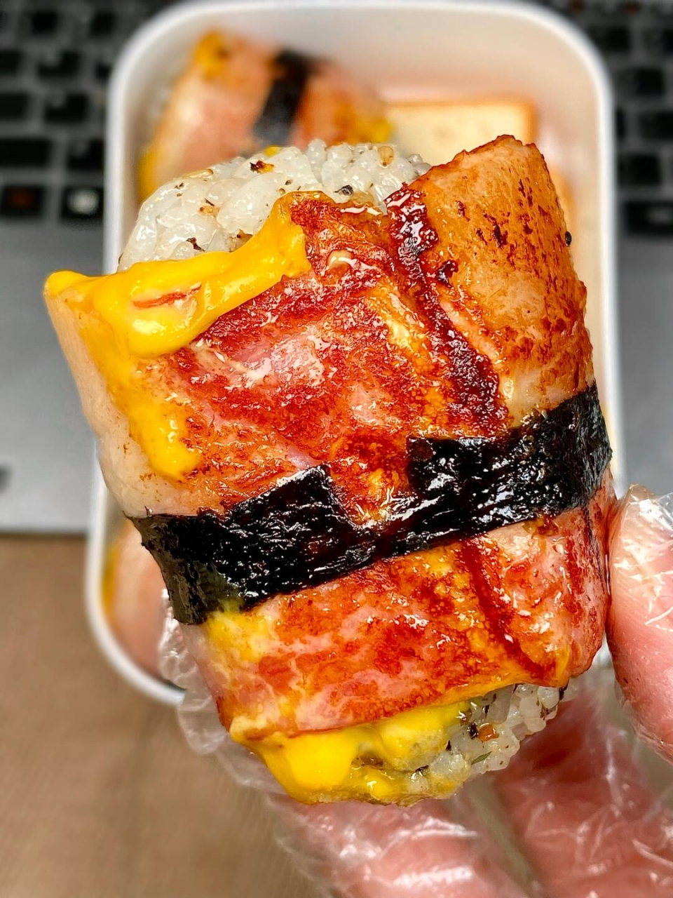 巨巨…巨好吃01,好喜欢芝士培根的搭配啊～今天这个芝士培根饭团真