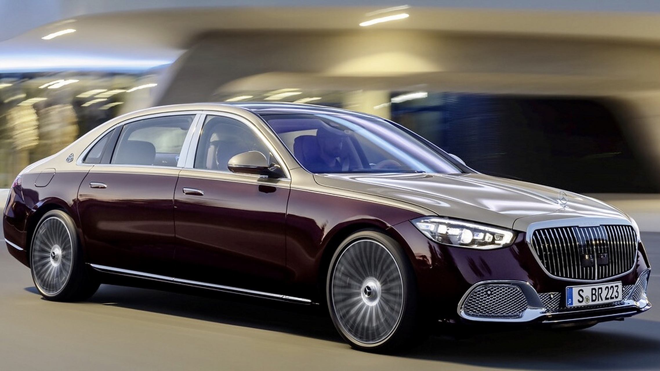 奔驰迈巴赫,酒红色搭配香槟金,优雅高贵!