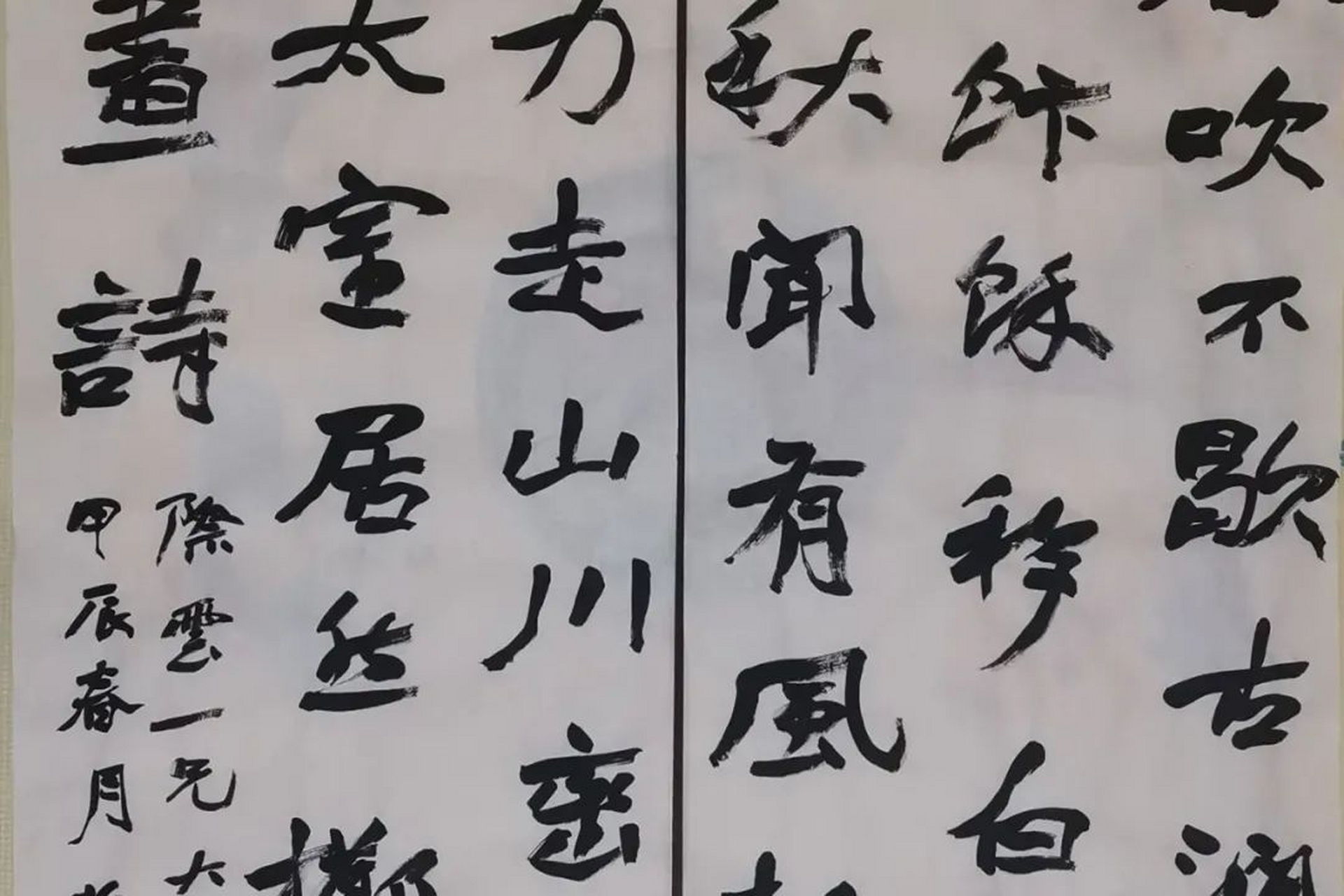 杜其龙,山东菏泽人,现居青岛,中国书法家协会会员(准),国家一级建造师