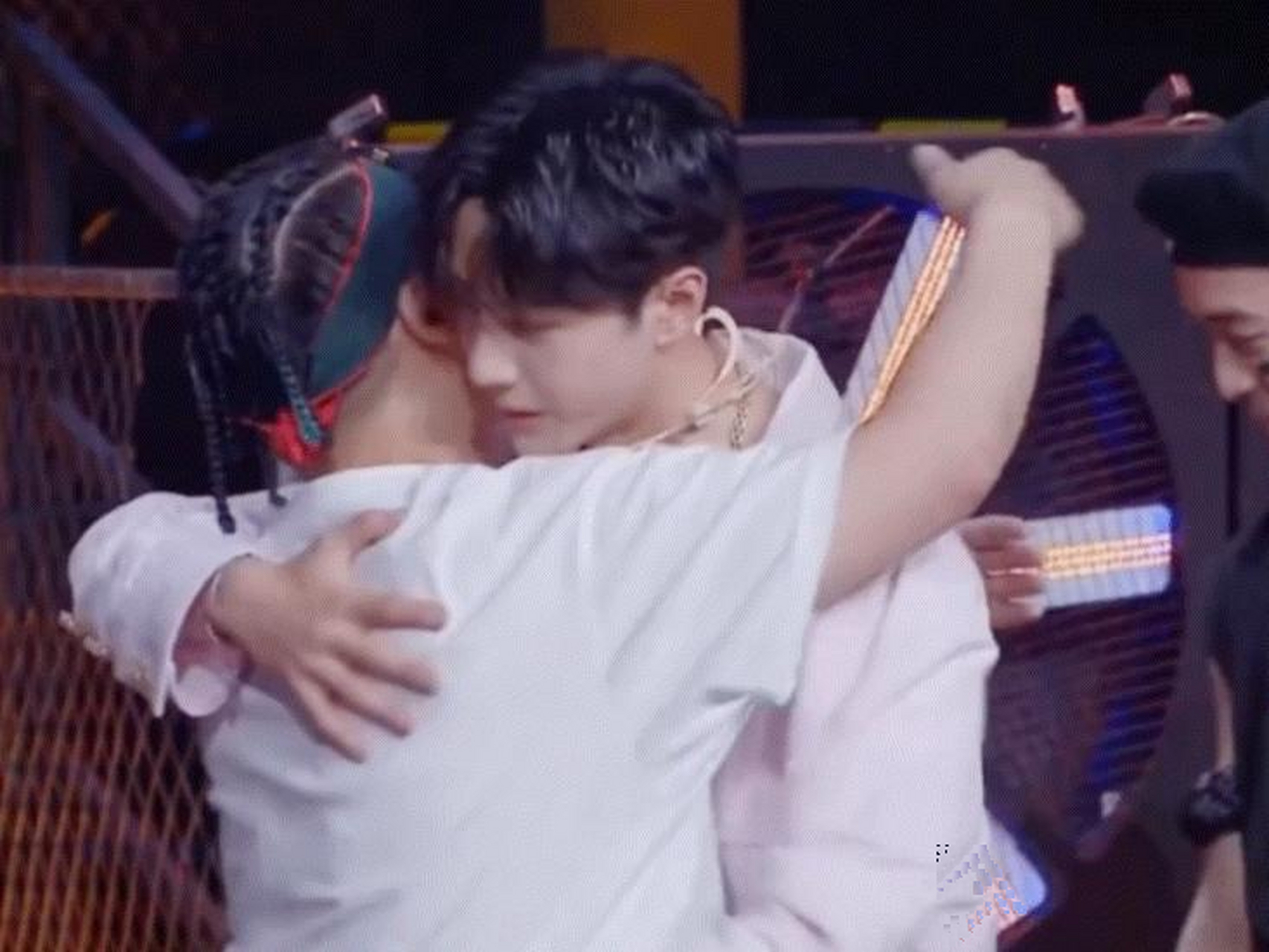 王一博的拥抱坚实可靠