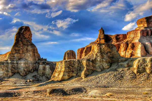 新疆克拉玛依有什么旅游景点 1,世界魔鬼城  地址:克拉玛依市乌尔禾区