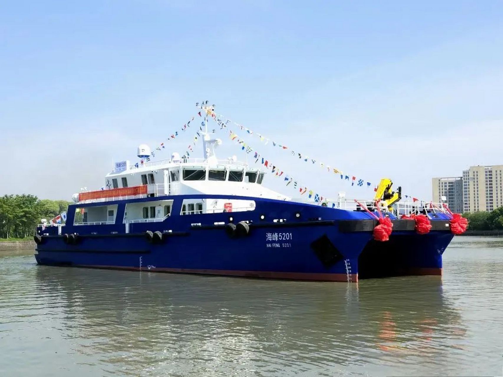 4月25日,中交海峰风电研发的"海峰5201"双体高性能风电运维船在浙江