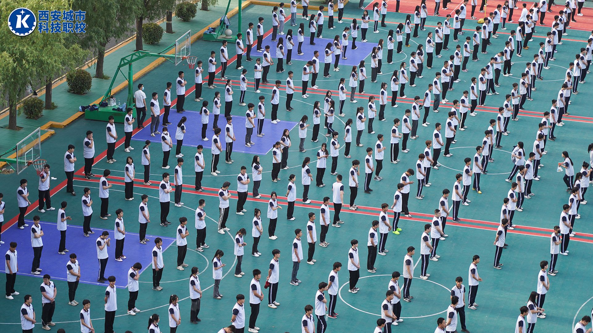 这些娃将来回忆往事时会明白,这种大场面的活动也就中学时候才有,以后