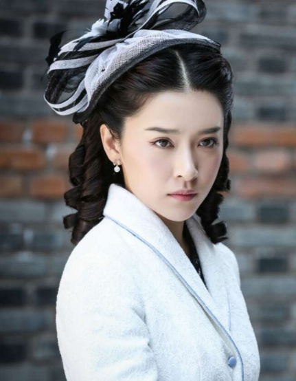 回顾《新还珠格格》演员:未婚紫薇整容式变美,柳红嫁