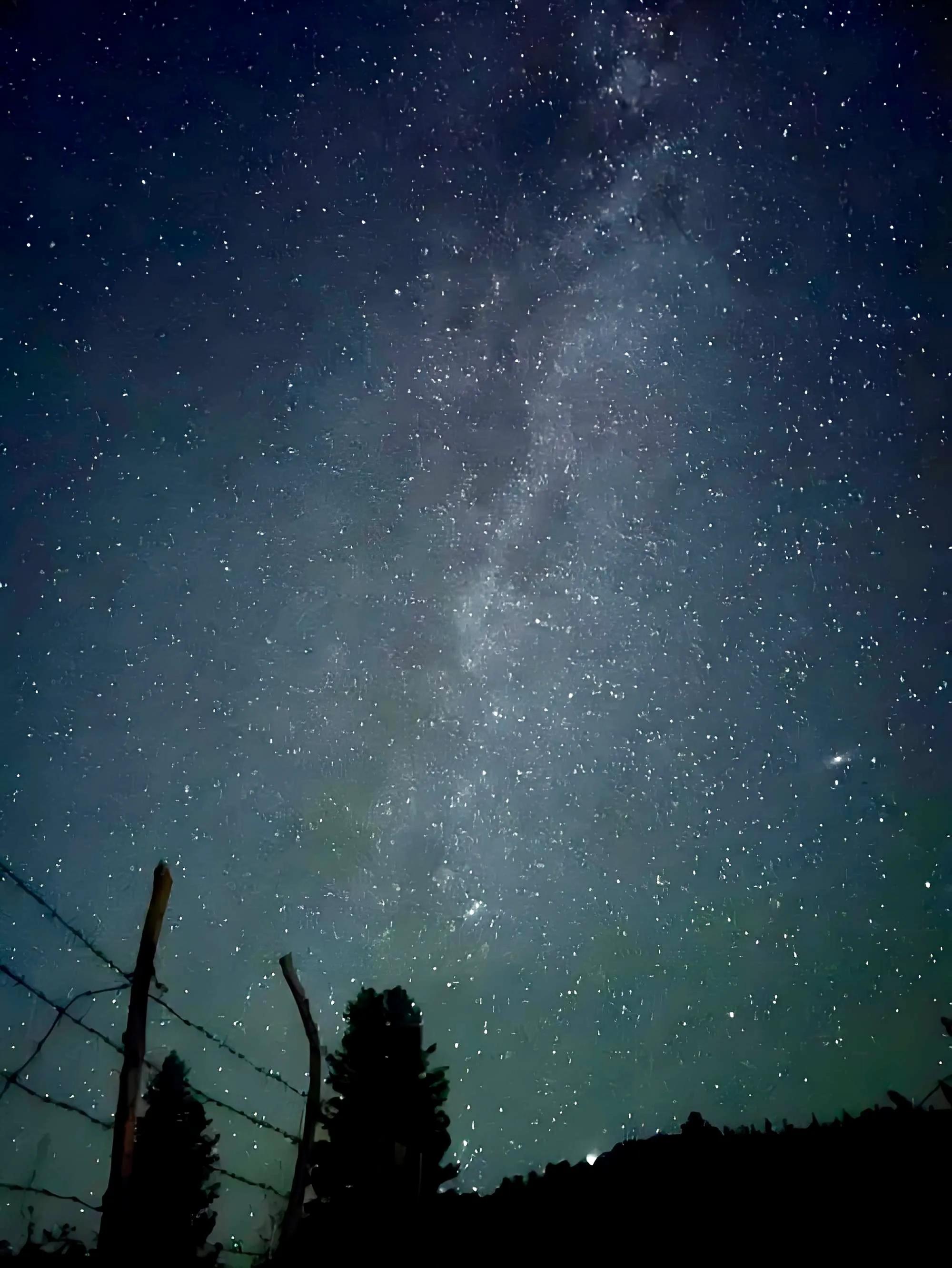 iphone夜间模式壁纸图片