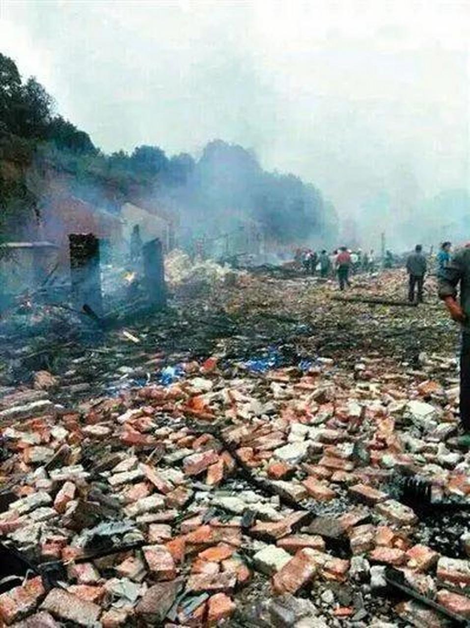 【湖南醴陵市一烟花鞭炮厂车间发生爆炸事故,致3死2伤】  据新浪新闻