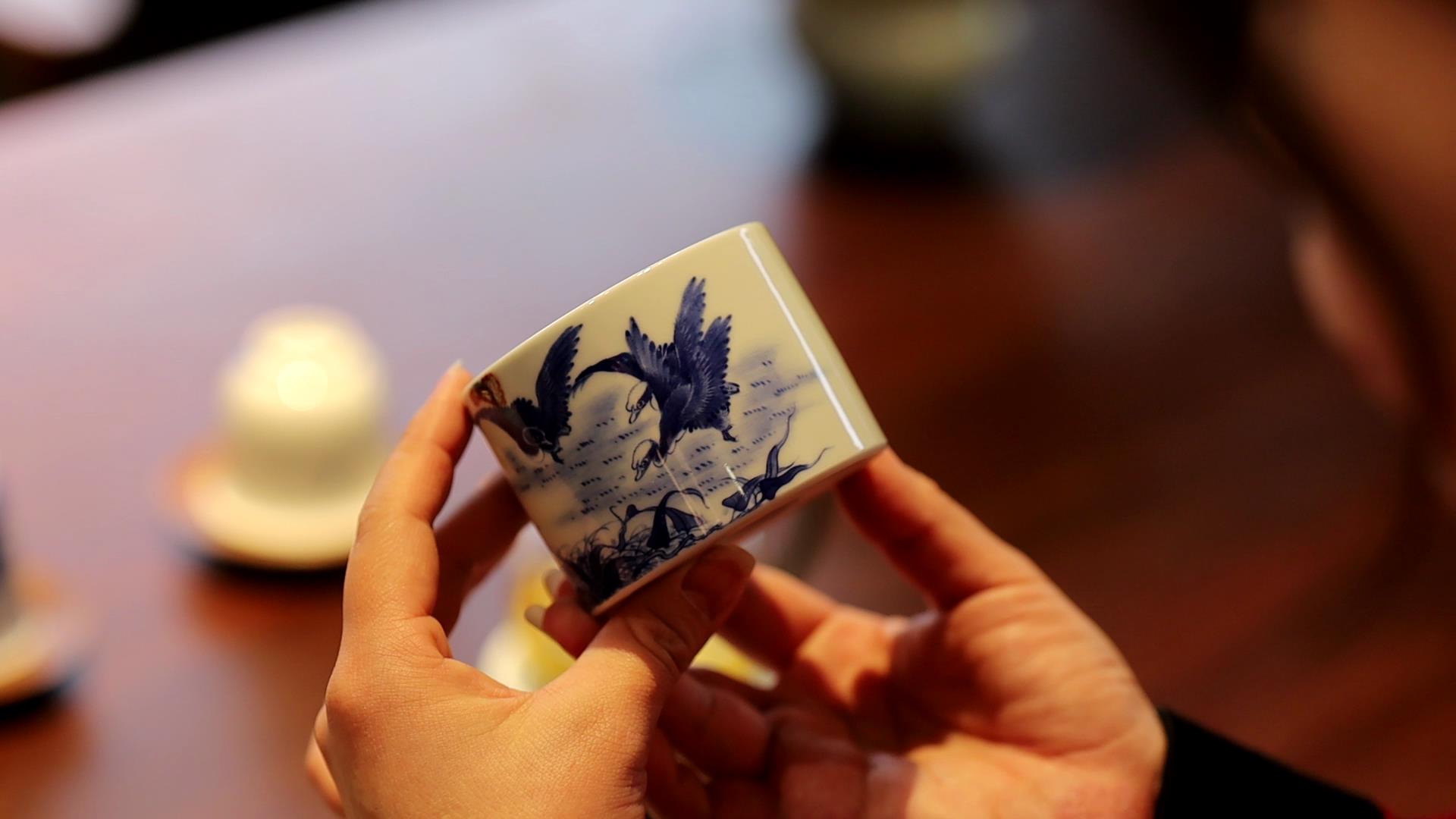 景德镇小桥窑张彩云的瓷艺之路:江南婉约,绘于瓷上