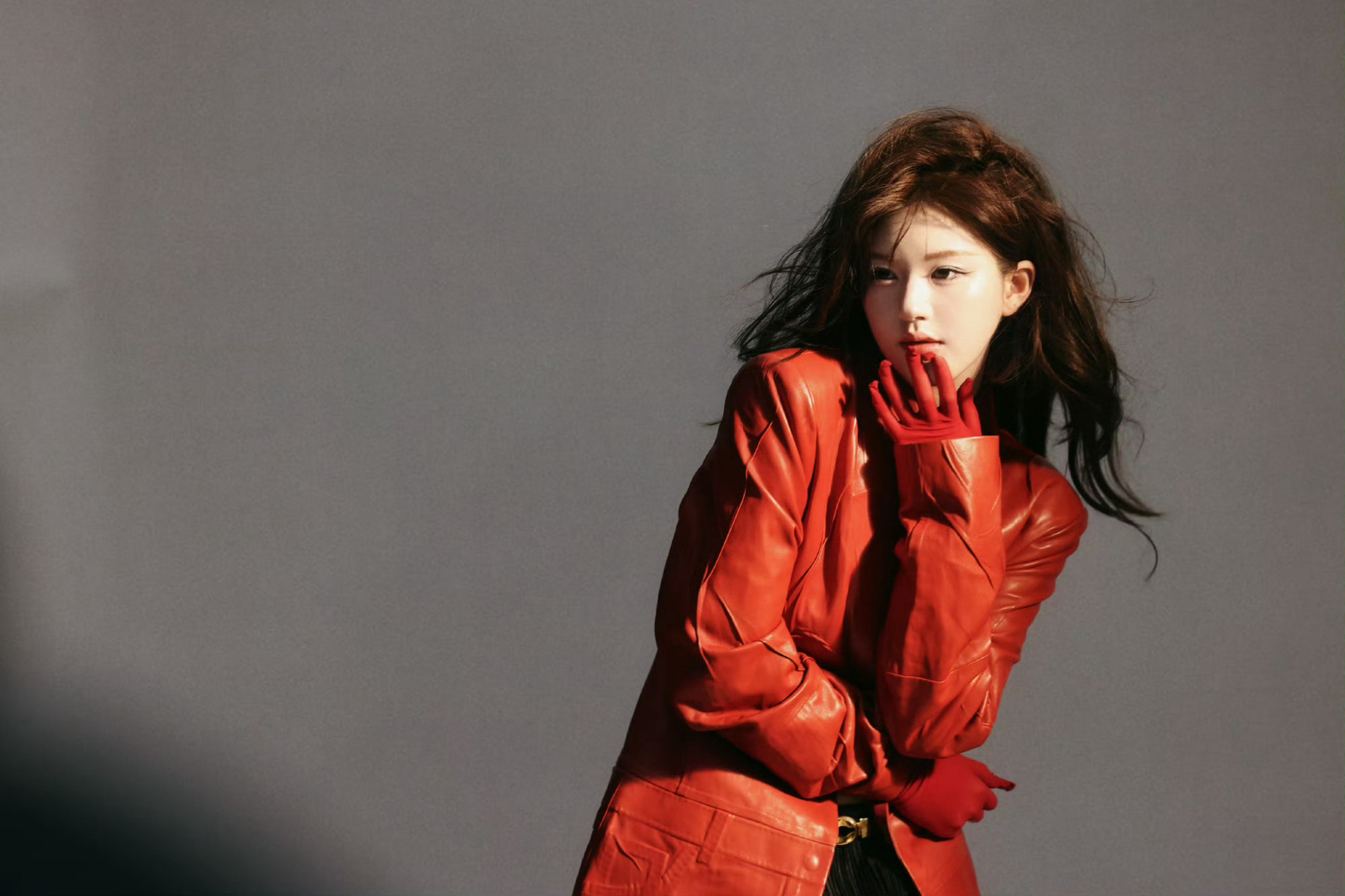 t magazine 中文版五月刊封面大片,带来全新风格的赵露思#赵露思