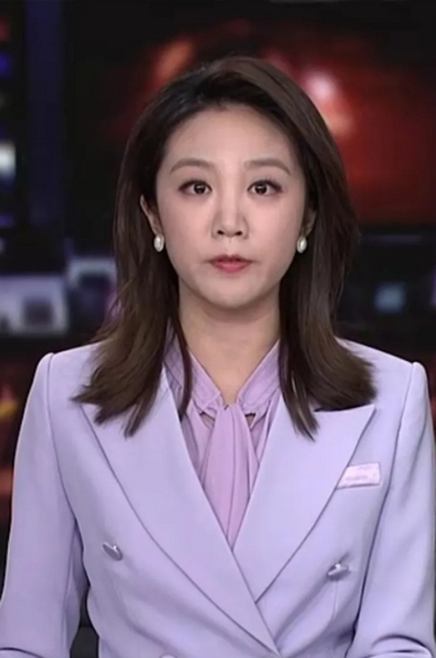 财经新闻的主持人是谁(财经新闻的主持人是谁啊)
