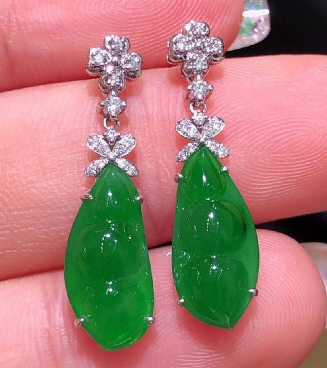 点击头像看直播# #翡翠珠宝#翡翠耳饰的佩戴场合也非常广泛.