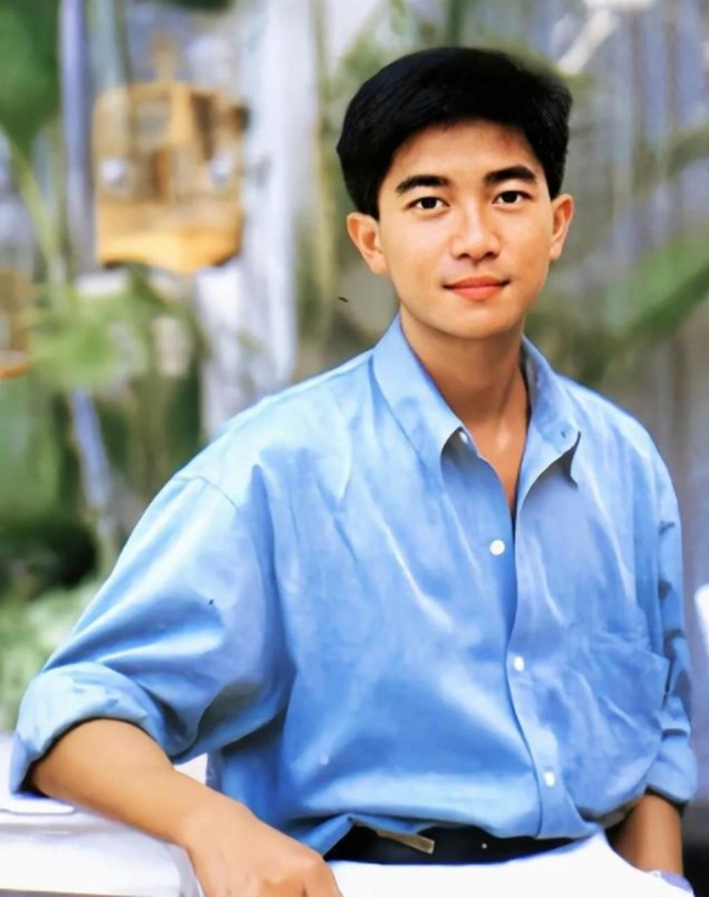 这照片是1993年,昏迷数月的传奇香港歌手陈百强弥留之际最后一张照片