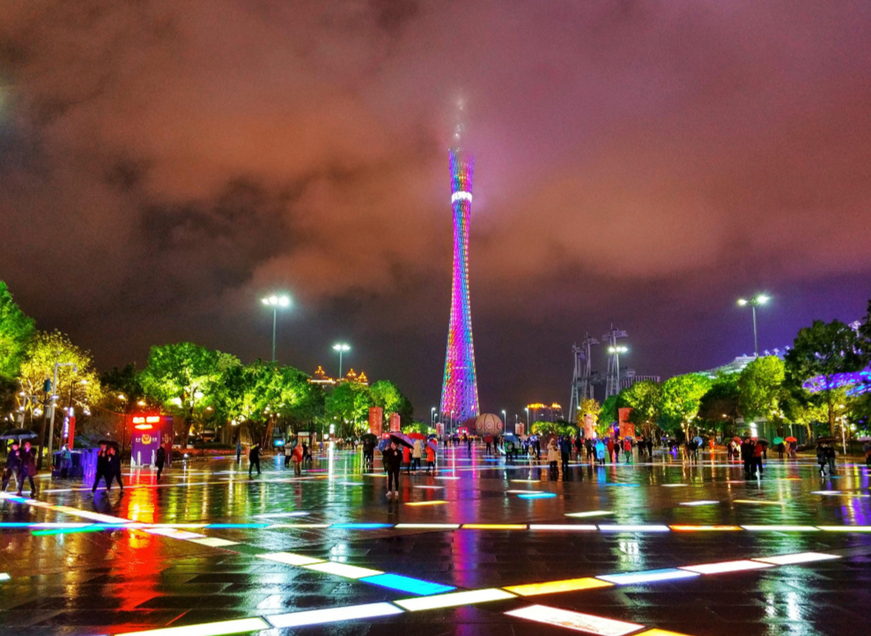 其实花城汇就是最好看夜景的地方.