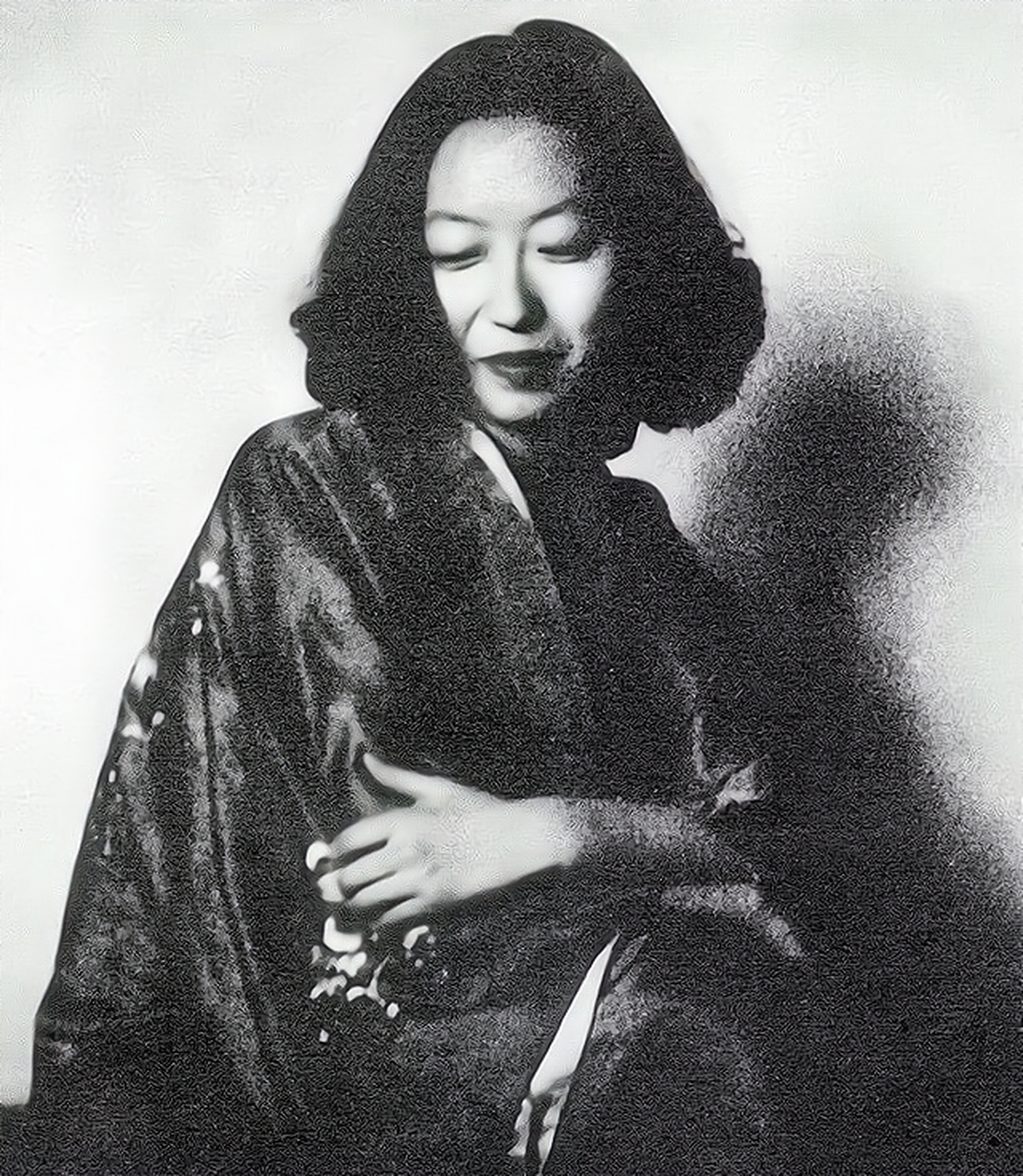 家里有一套《张爱玲文集》,年少时光的我对此爱不释手,读着里面曼妙的