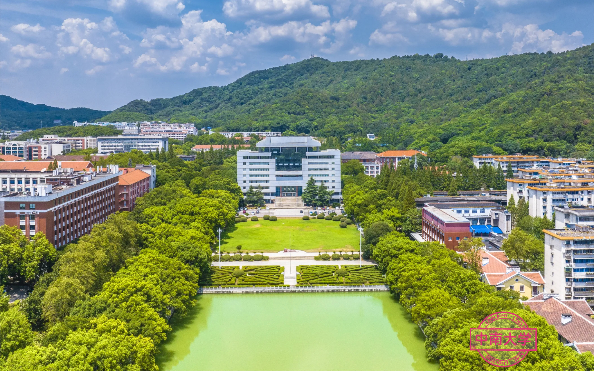 中南大学与湖南大学,都是教育部直属985,双一流高校,都位于湖南省