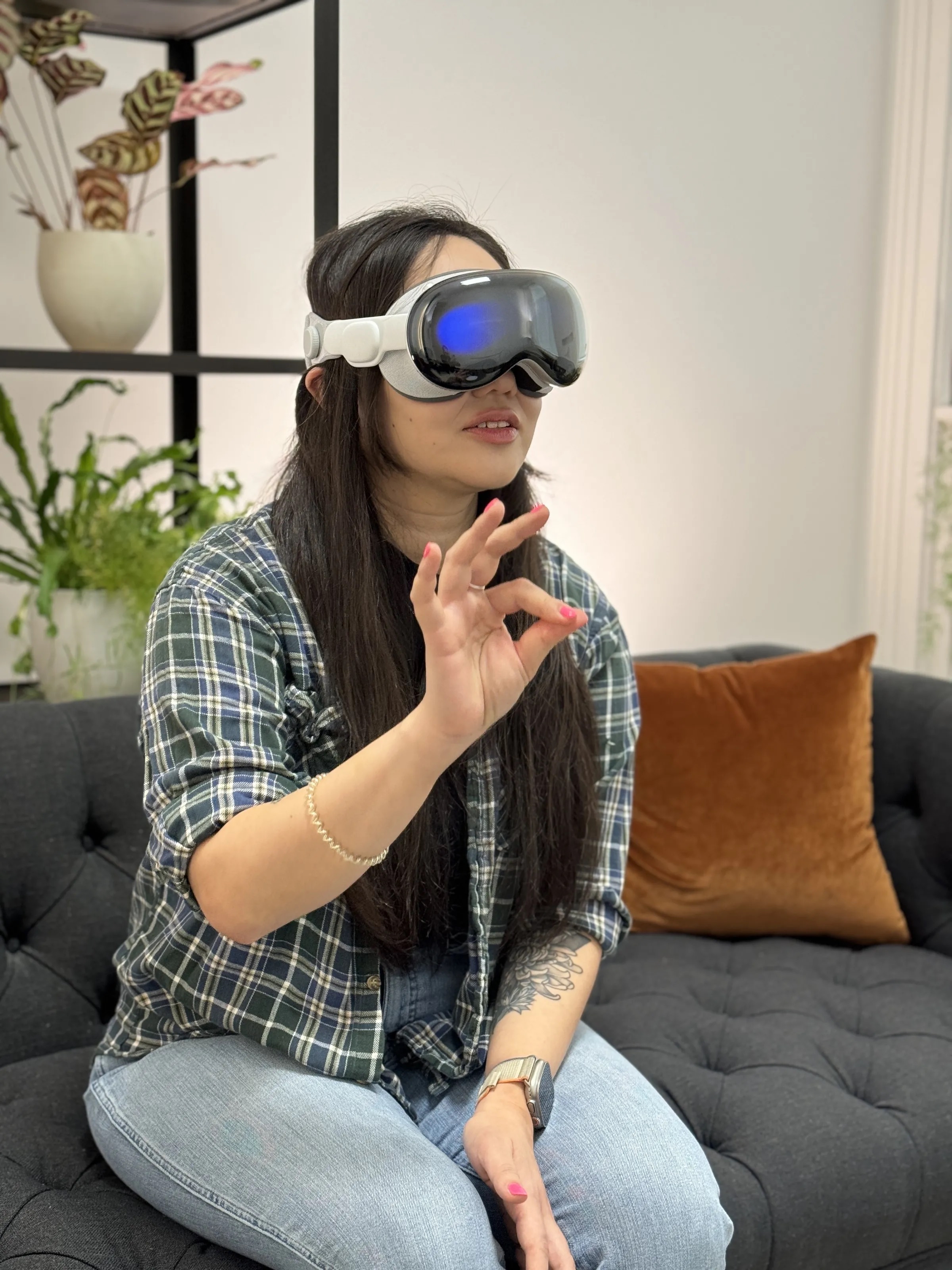 郭明錤认为,由于需求降幅超预期,苹果已经削减vision pro头显出货量