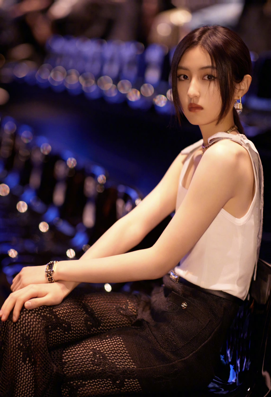 导演说张子枫像山口百惠,大家觉得像吗?