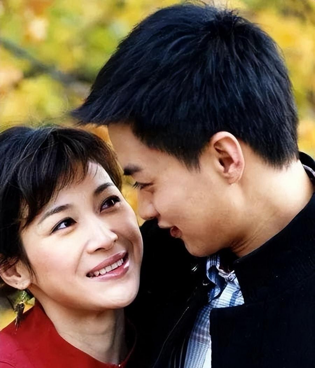 原来周一围跟童蕾之前交往过啊!那时候童蕾很漂亮,周一围也很帅