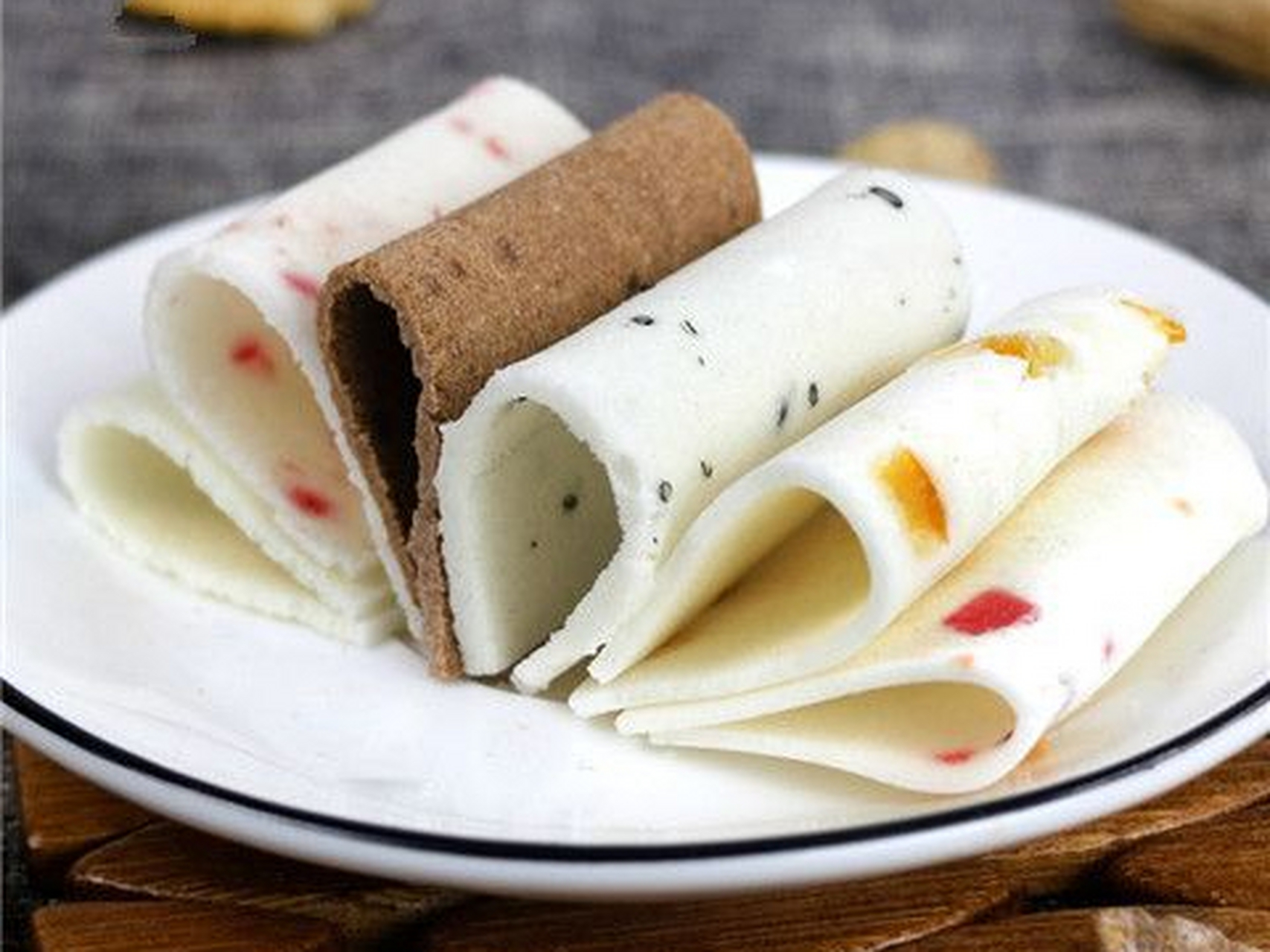 洪蓝玉带糕,又名"御带糕",是南京溧水的一道传统特色小吃.