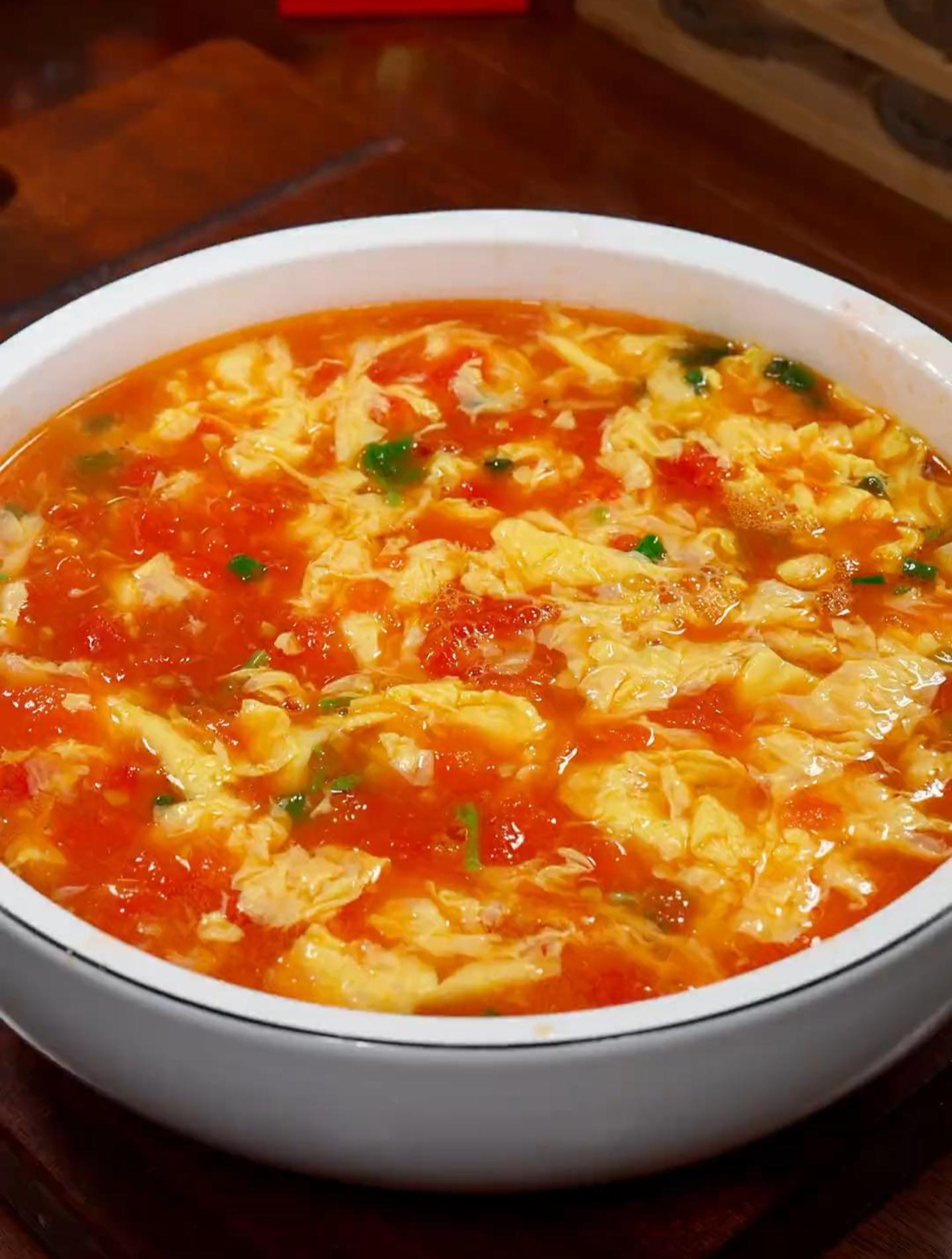 很多人都爱喝番茄蛋汤,喜欢把番茄直接下锅煮