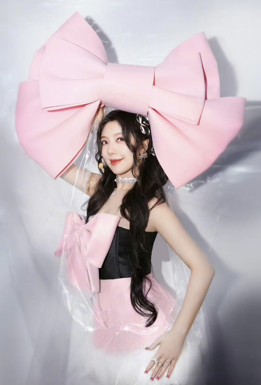 赵奕欢就是一只性感又可爱的小豹猫吧,已经沉浸在赵奕欢的甜美里无法