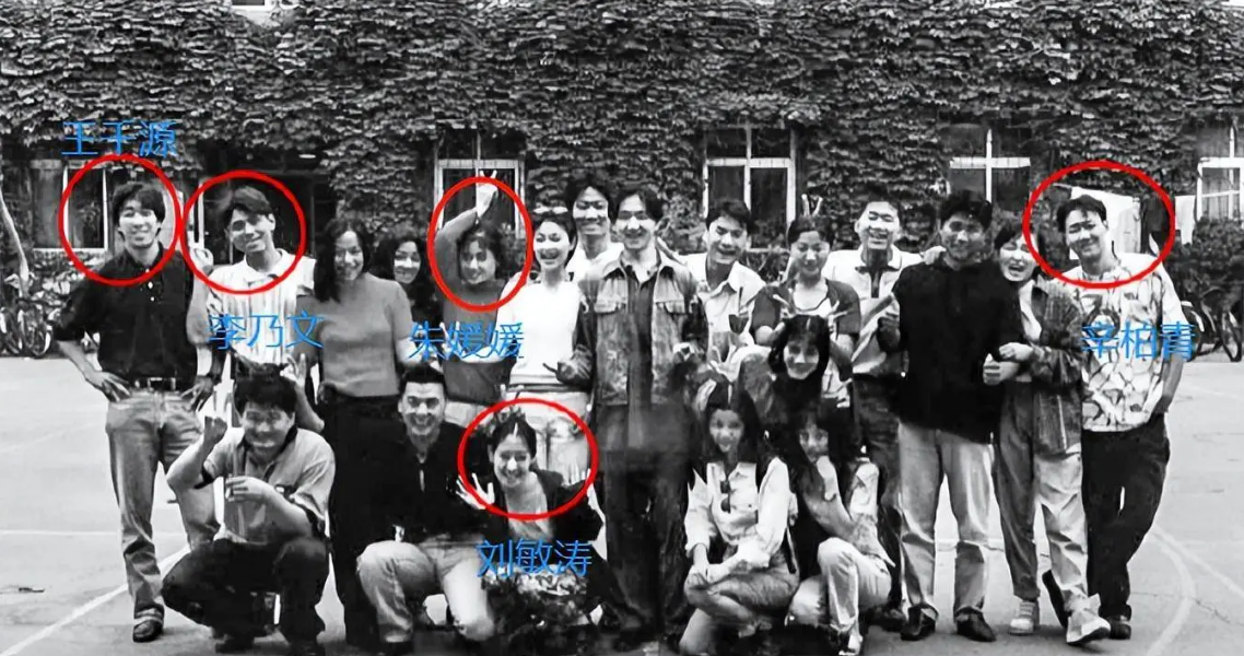 他是刘敏涛同班同学,长得帅,演技好,出道26年却不温不火