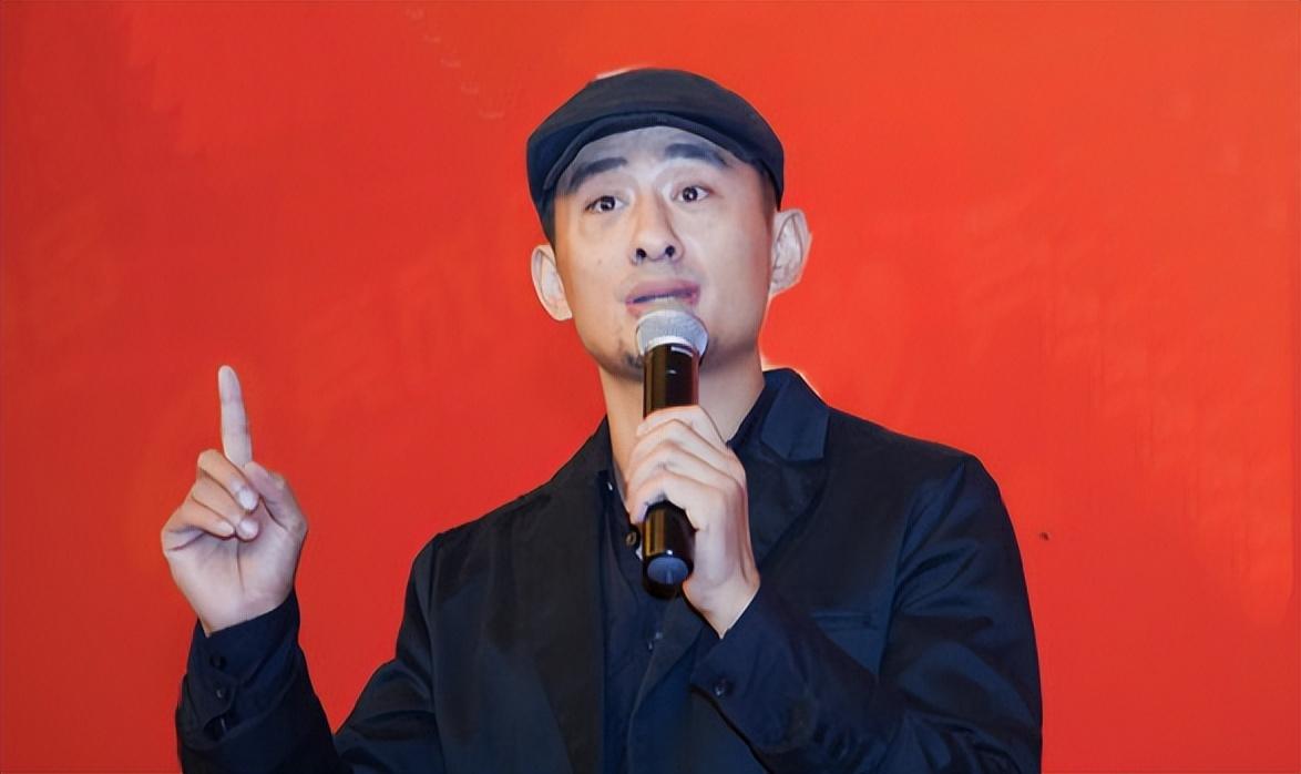 如今多在短视频中见到,开直播宣传自己的新歌,人气已不在.