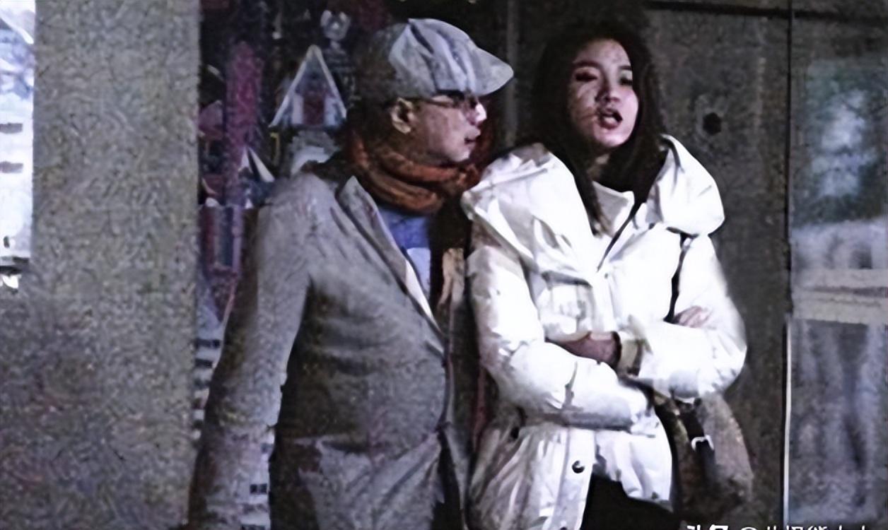 对此二人做法都很坦然,在参加金星的访谈节目时,对于徐峥频频传出绯闻