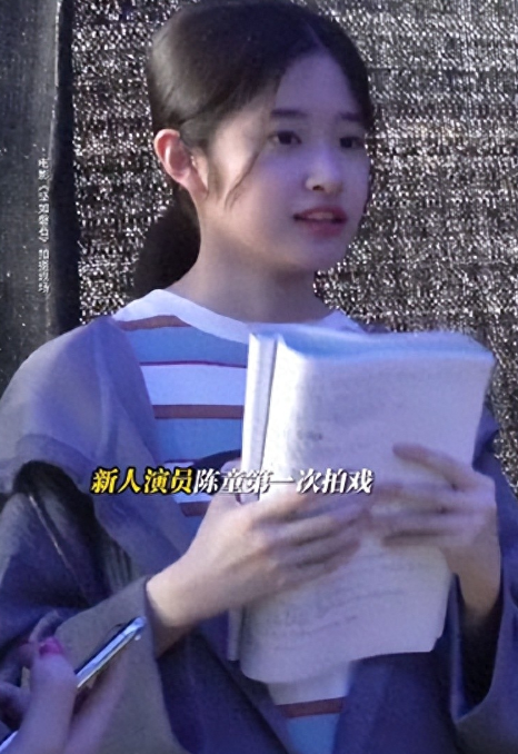 回顾:张艺谋又选出一位00后"谋女郎",长相明媚清纯,演技好