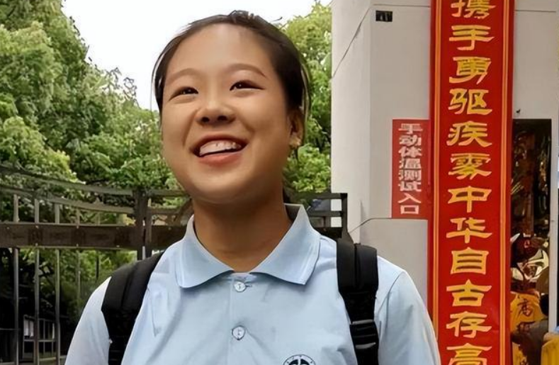 回顾湖南高考,一出考场就"一字马"的女考生,后来高考