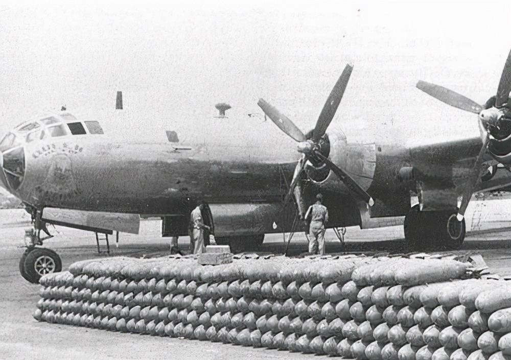 美军轰炸东京9个月效果甚微,李梅出一高招,日本人至今