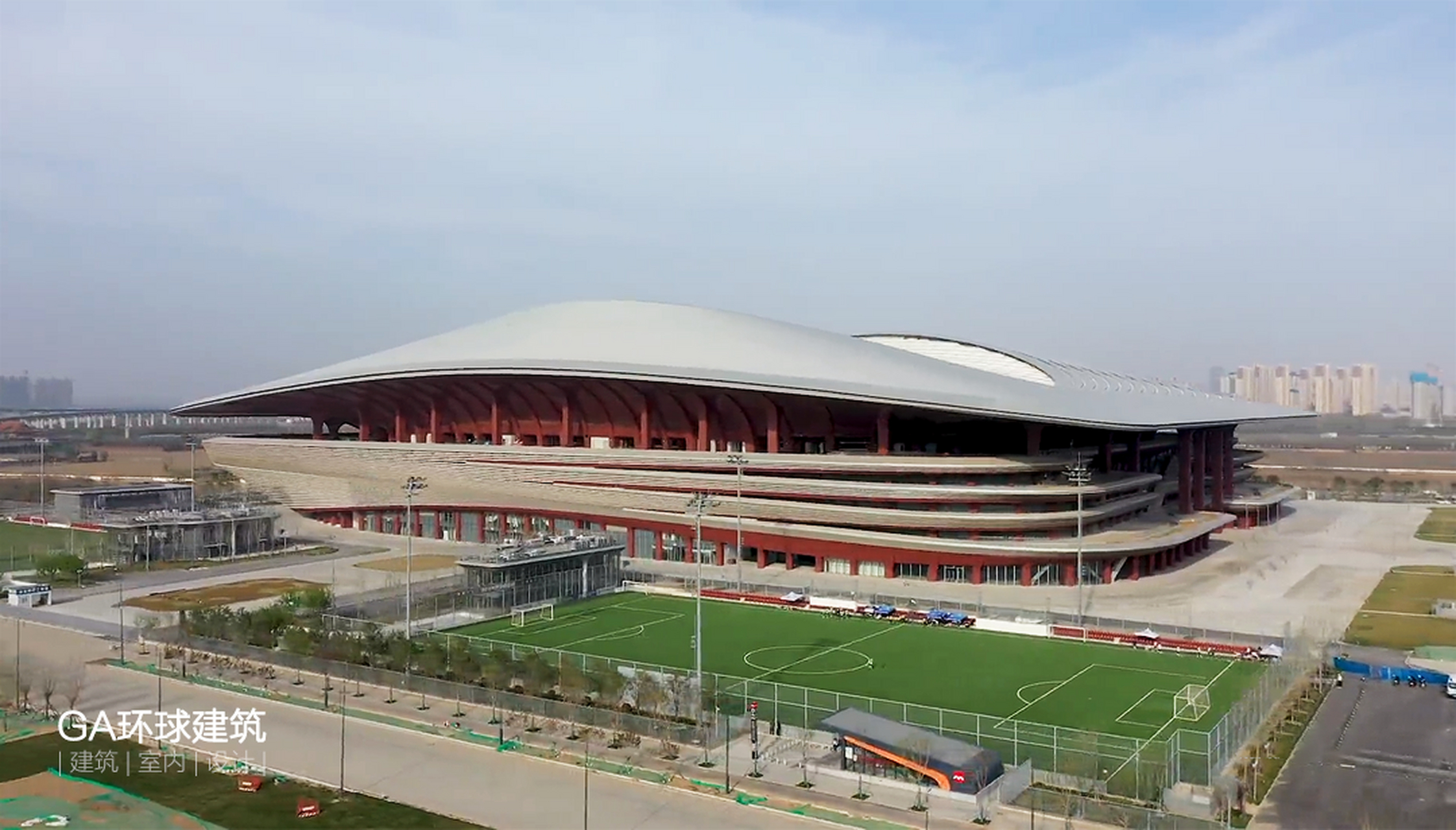 西安国际足球中心是扎哈·哈迪德与香港idea合作设计的现代化甲级专业