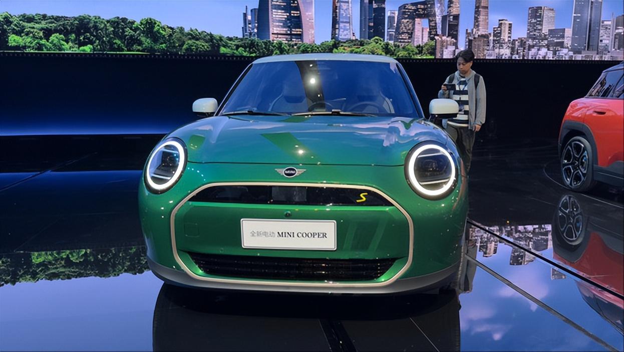 全新电动mini cooper在2024年北京车展正式开启预售