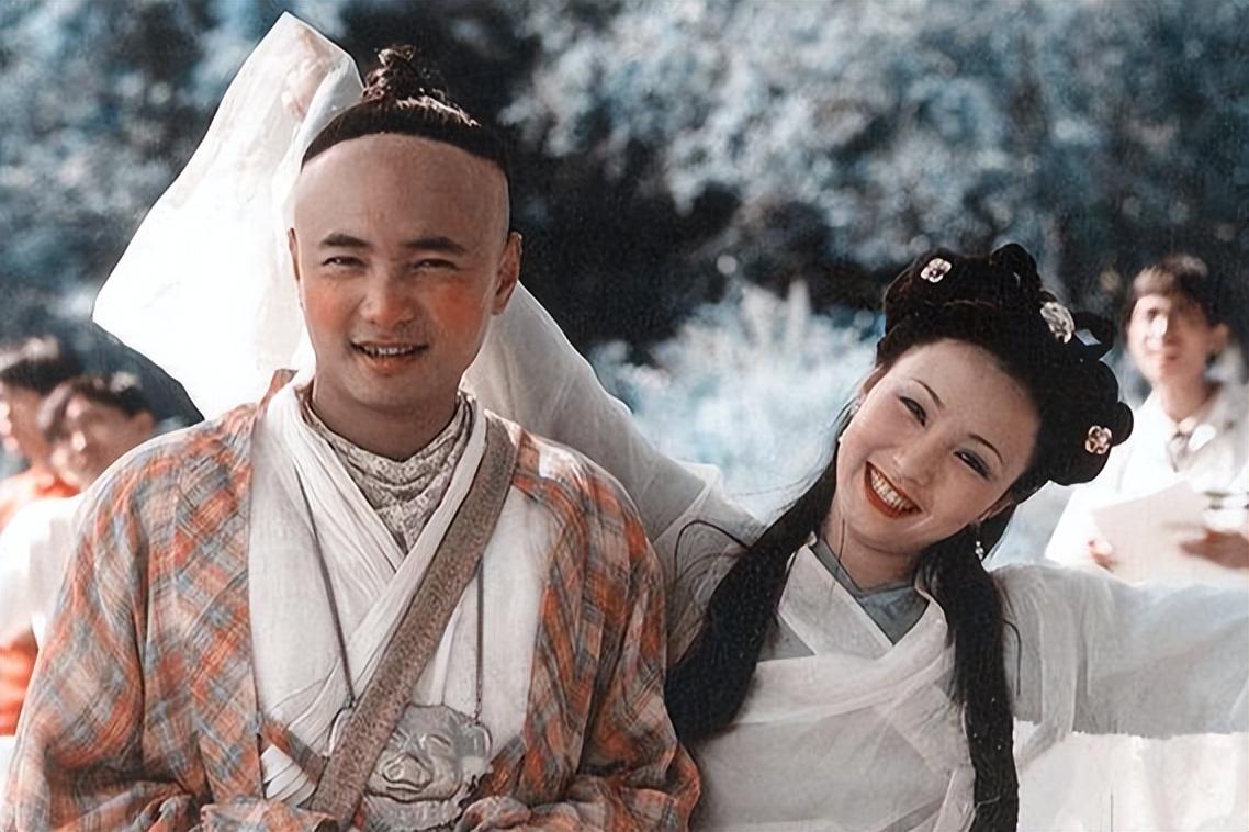 且有"开放式婚姻,各玩各的"的传言,仅徐峥被拍到与其他女人在一起,被