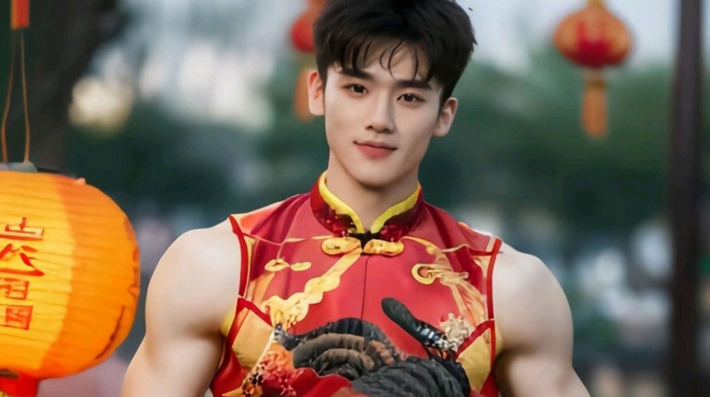 超帅气00后体育生亮相,红黄运动衣衬托出185cm高挑身材和74kg完美体重