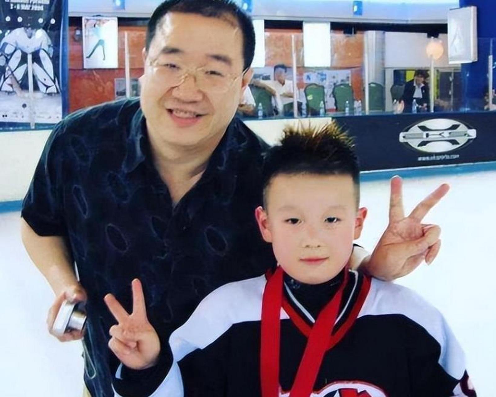 英达真是冷血,巴图长得跟他太像了!不用做亲子鉴定就知道是亲生的!